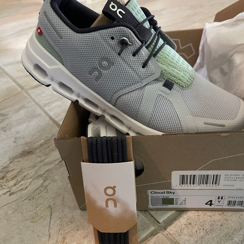 New Youth On Cloud Sky Sneakers in Gray and Mint